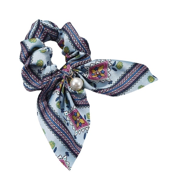 Blue Patterned Hair Scrunchie With Imitation Pearl - Picture 1 of 2